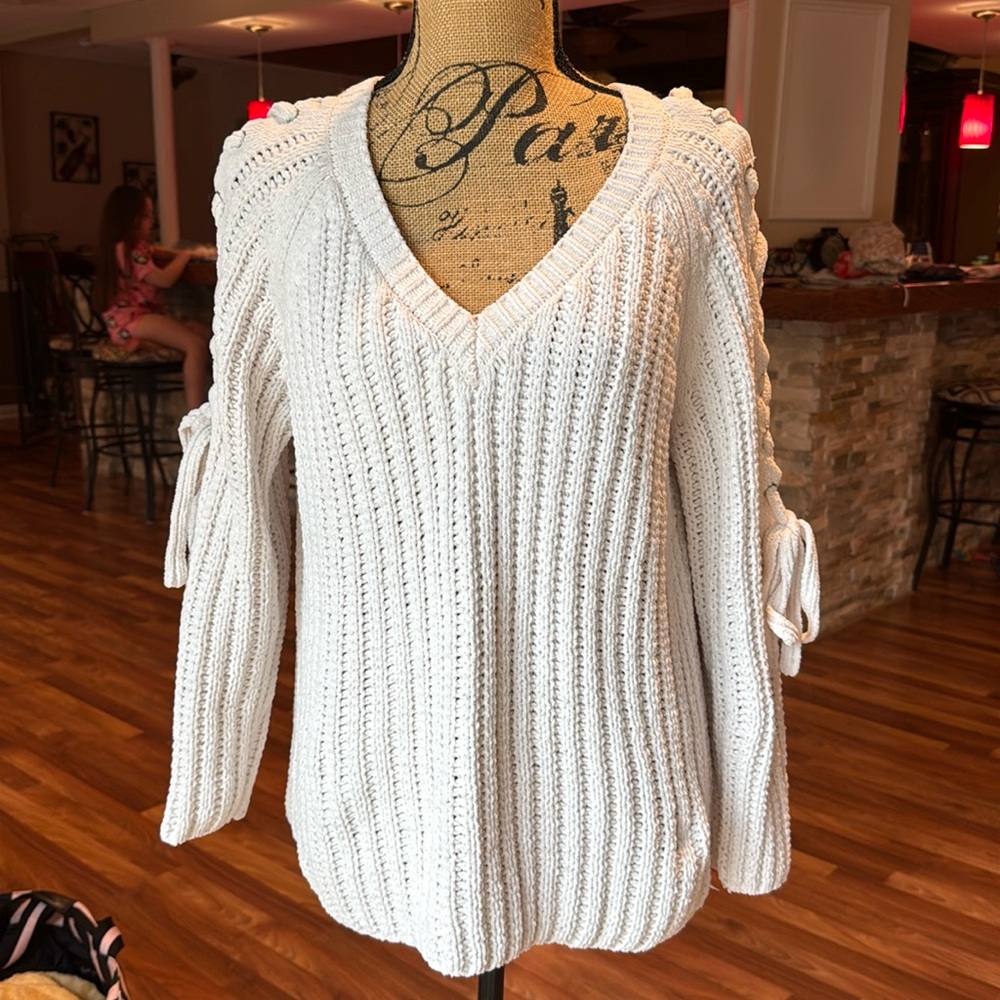 Venus size medium white v neck sweater with lace up details on sleeves - Picture 1 of 4
